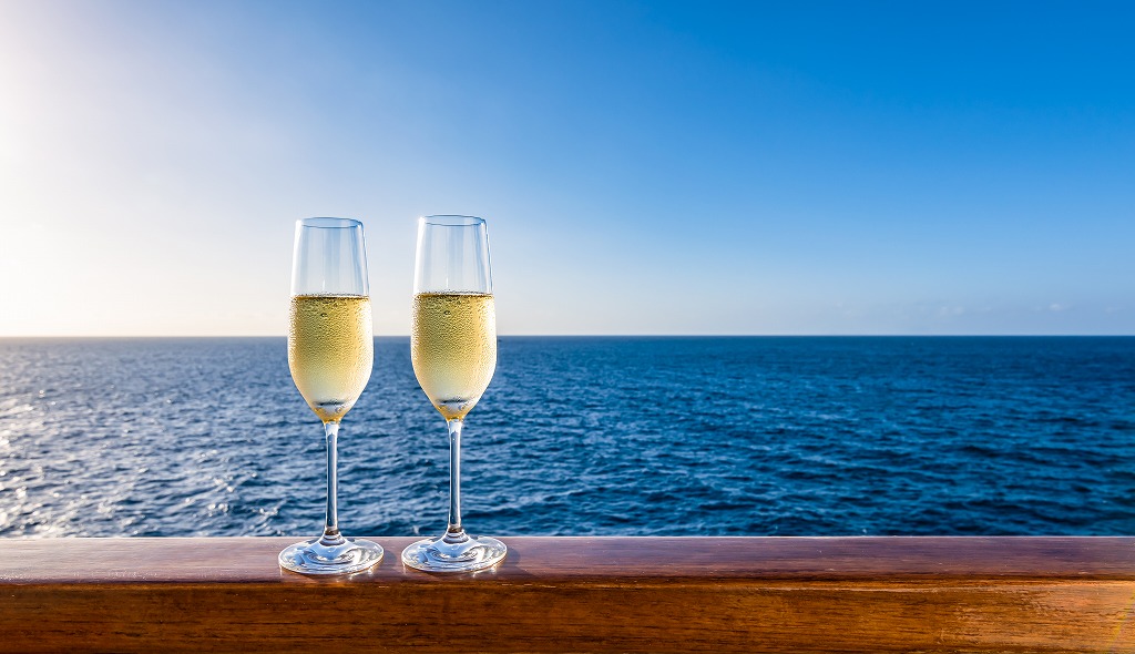 プロポーズにぴったりな海が見えるスポットを体験者がおすすめ！船上・花火・イベントや人気スポットなど