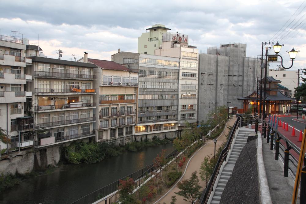 【保存版】飯坂温泉旅館おすすめ15選【温泉好き筆者が徹底紹介】貸切露天風呂・食事が美味しい・雪が綺麗など