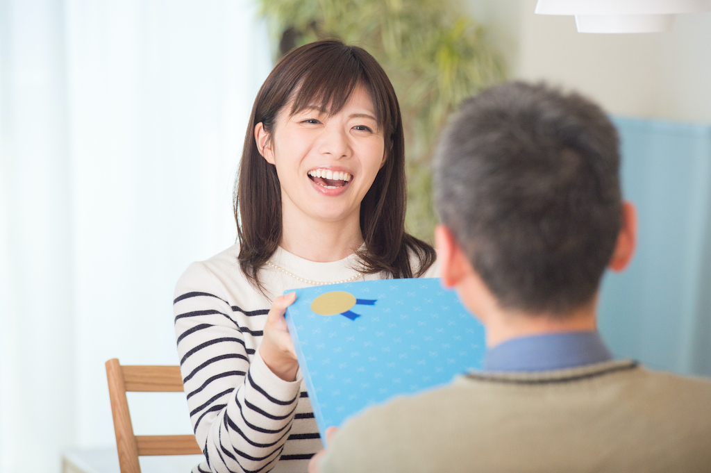 【予算5000円】60代の父親がもらって嬉しいプレゼントおすすめ15選！健康グッズや食べ物など贈り物大好き主婦ライターが紹介