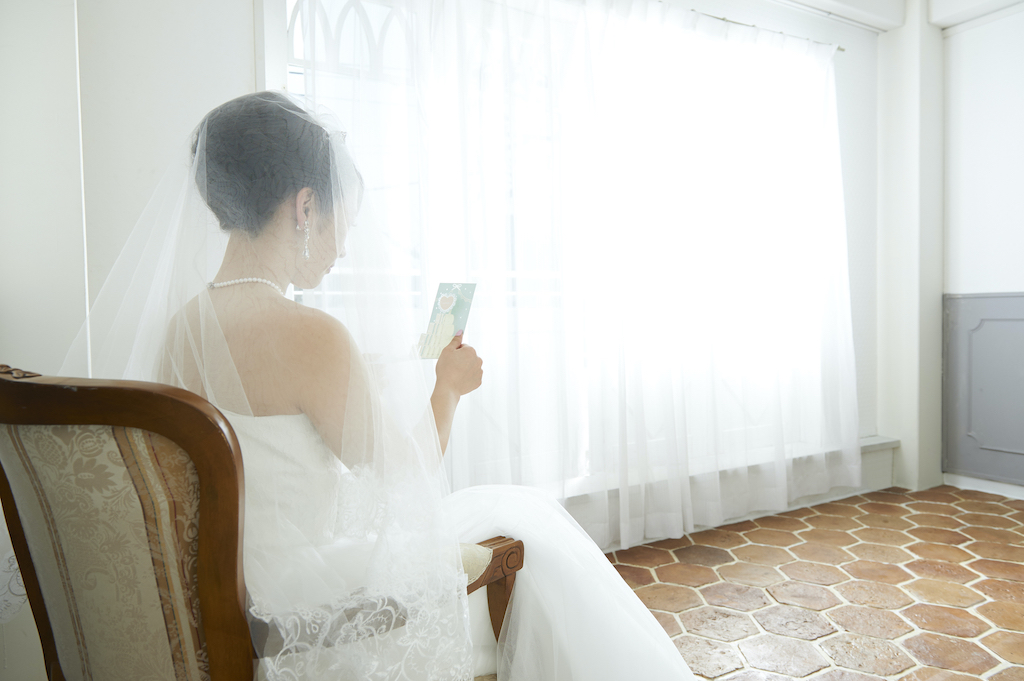 【結婚式の電報おすすめ10選】人気のディズニーやバルーンなど選び方とともにゲストと花嫁両方の立場でウェディング電報を経験した筆者が解説