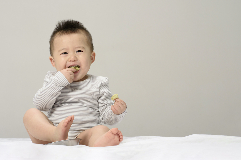 助産師がおすすめする赤ちゃんのお菓子10選！無添加で安心・手づかみ食べができる・栄養がとれる市販のお菓子を、食べさせ方や選び方のポイントとともにご紹介