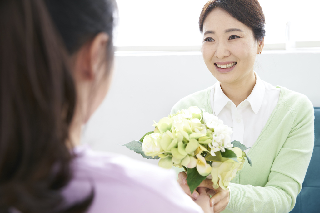 【予算3,000円以内】40代母親がもらって嬉しいプレゼントおすすめ15選!癒しグッズやトレンドスイーツなどギフト好きな同年代主婦ライターが紹介