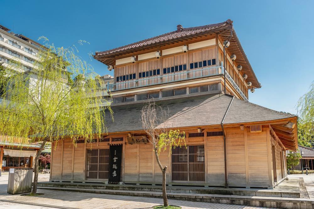 【保存版】加賀温泉旅館おすすめ15選【石川県在住の筆者が徹底紹介】絶景露天風呂・ロケーション◎・女子旅向けなど