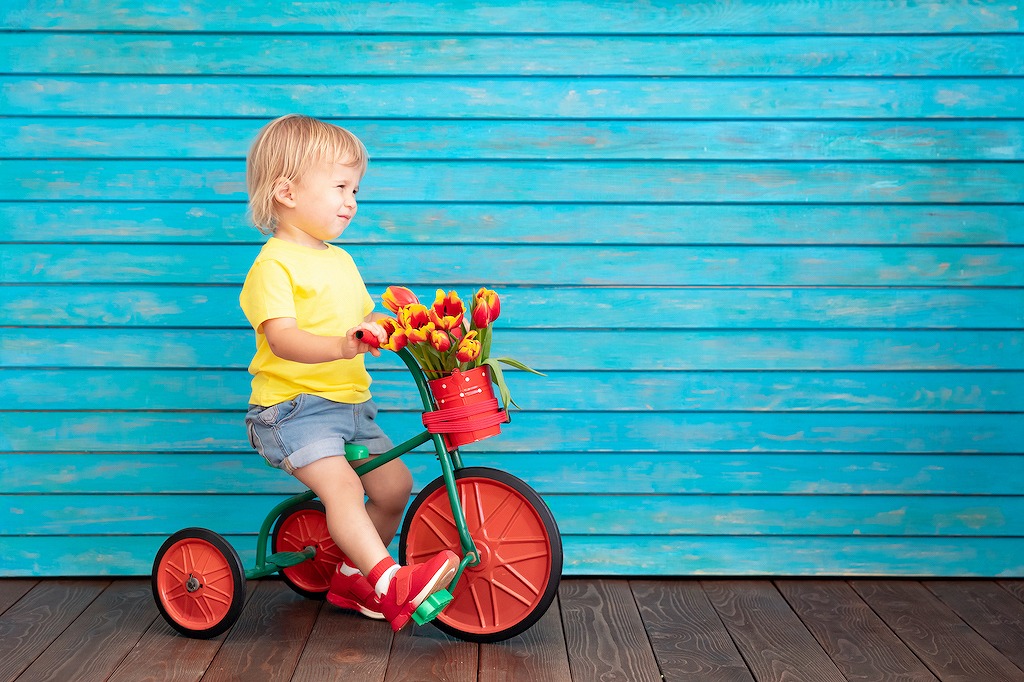 1歳におすすめの三輪車10選！折りたたみや長く使える人気の三輪車をこだわりの強い2児のママライターが紹介