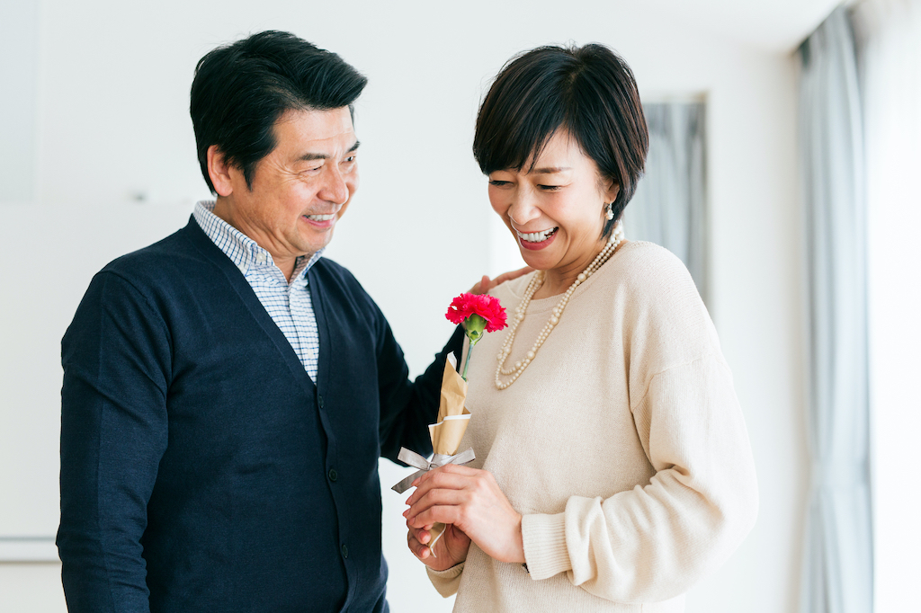 【予算30000円】50代妻がもらって嬉しいおすすめプレゼント15選!実用的に使えるアイテムや大人の女性らしいアイテムまで新婚夫婦の筆者がご紹介!
