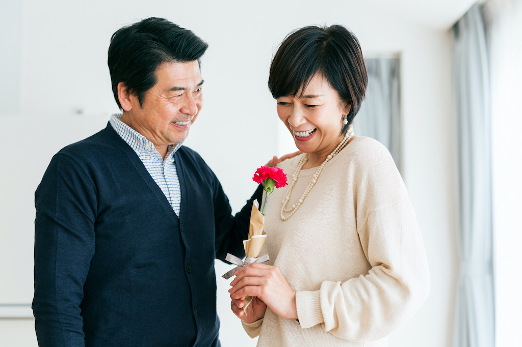 【予算30000円】50代妻がもらって嬉しいおすすめプレゼント15選！実用的に使えるアイテムや大人の女性らしいアイテムまで新婚夫婦の筆者がご紹介！