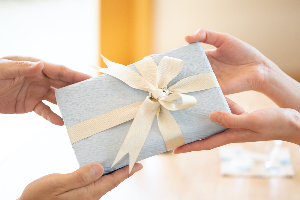 【予算50,000円】30代の男友達がもらって嬉しいプレゼントおすすめ15選!特別な日に贈りたいブランドものや家電製品などを紹介