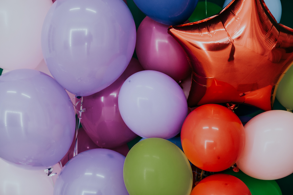 紫の風船おすすめ10選！おうちフォト大好きな筆者が誕生日やホームパーティーの装飾に使える紫の風船を厳選！