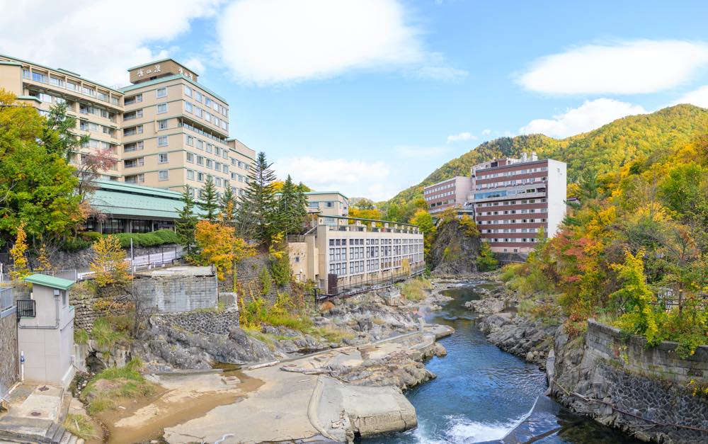 【定山渓温泉】結婚記念日で泊まりたい旅館・ホテル15選！料理自慢・客室露天風呂・家族向けなど温泉大好きな筆者が徹底調査！