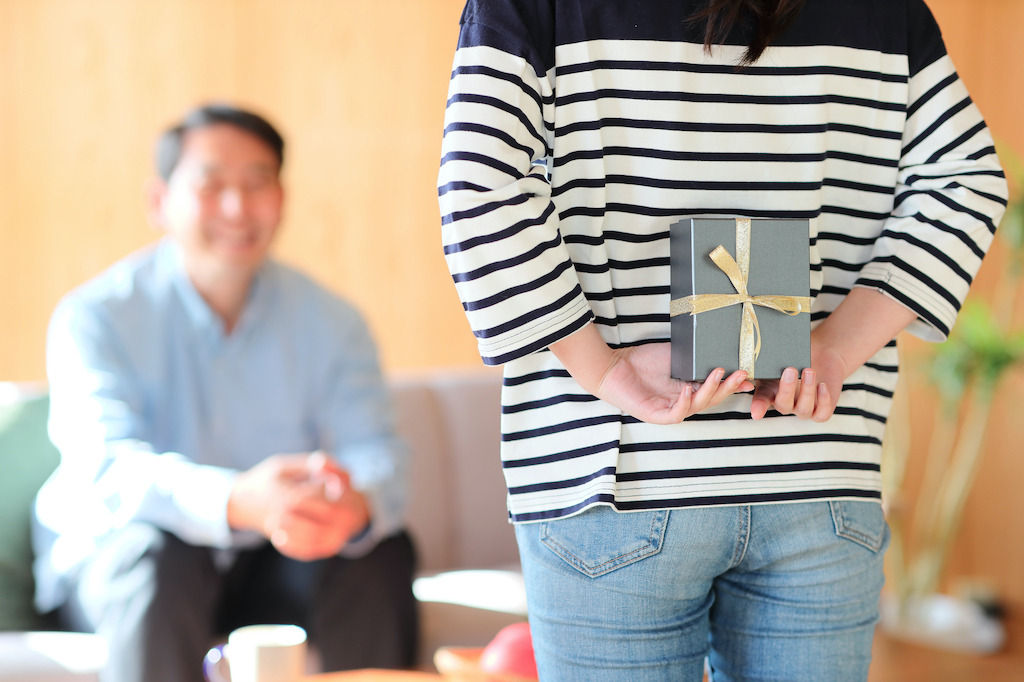 【予算9000円】60代男性がもらって嬉しいプレゼントおすすめ15選!インスタ映えも狙えるアイテムから一日が楽しくなるようなものまでプレゼントマニアな筆者が紹介!