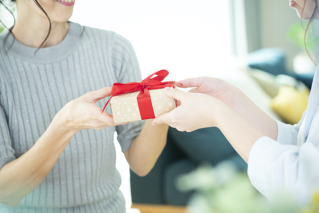 50代の女性がもらって嬉しいプレゼントおすすめ15選！ブランド品や美容グッズなどギフトマニアの30代主婦ライターが紹介