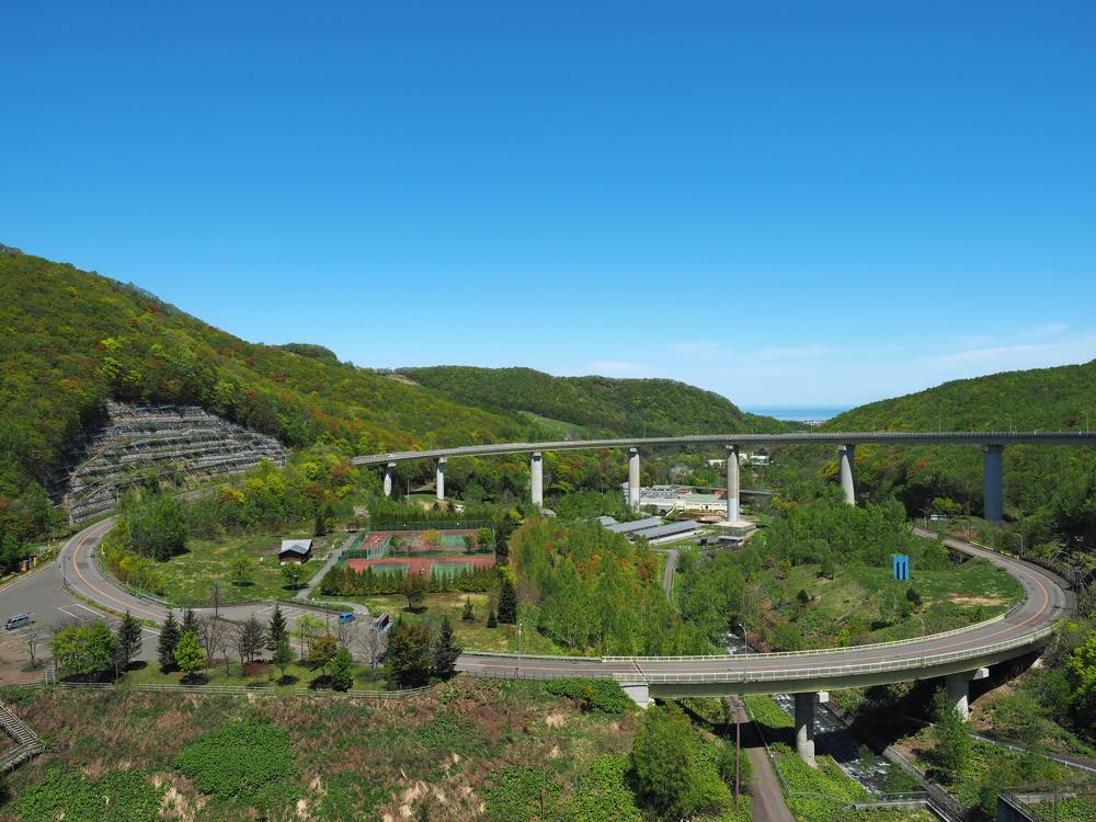 【保存版】朝里川温泉旅館おすすめ15選【元ホテルスタッフが徹底紹介】絶景露天風呂・貸切風呂・料理自慢のお宿まで