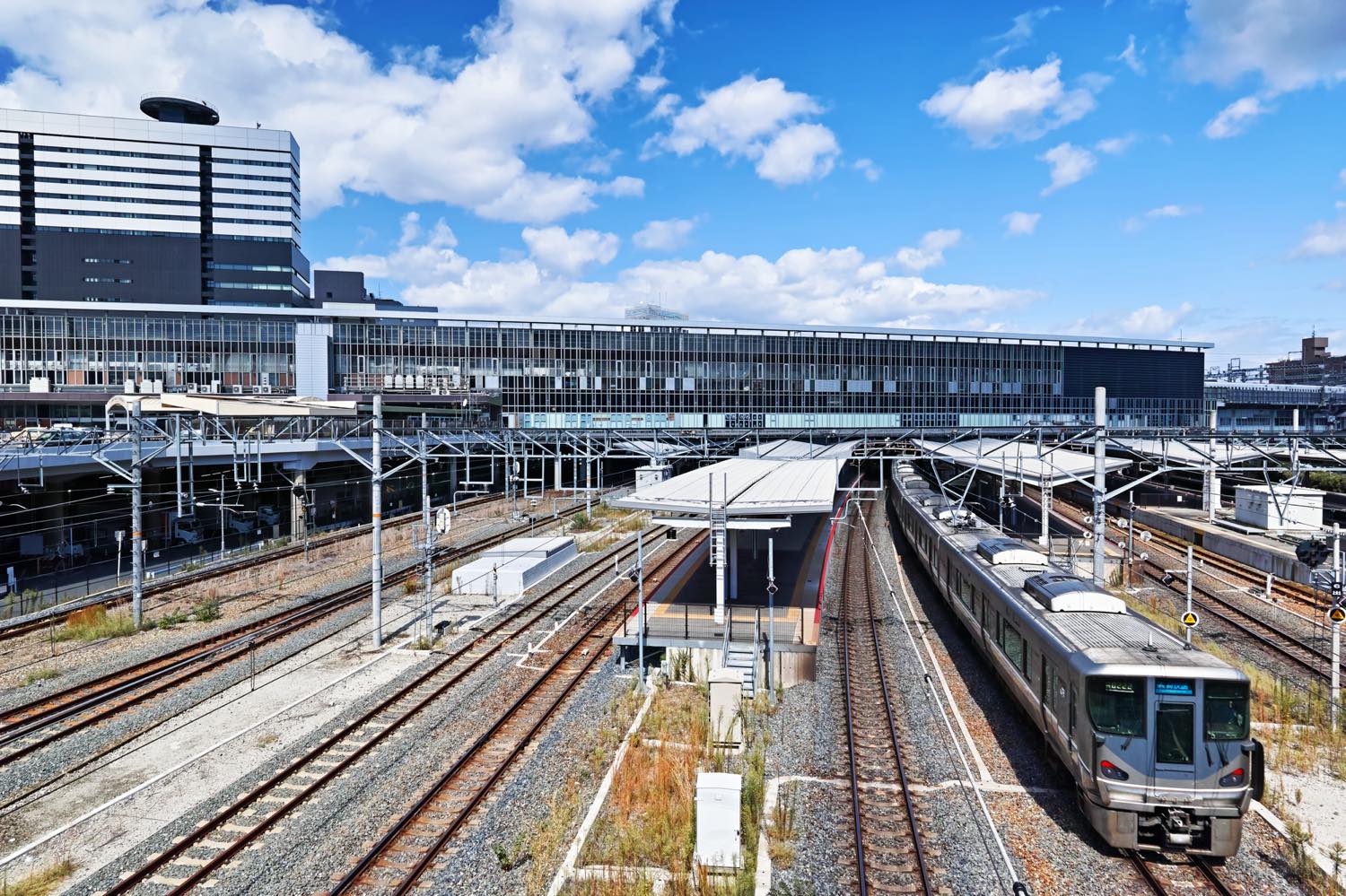 【保存版】新大阪駅周辺の飲み屋15選！カップルのデートや記念日にもおすすめ【地元民が徹底ガイド】コスパ◎焼き鳥・串カツ・鉄板焼きなど