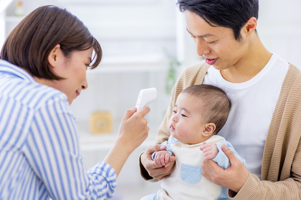 おすすめの非接触型体温計10選！耳・おでこなどのタイプ別・温度計付き・便利機能など健康家電マニアのライターが紹介