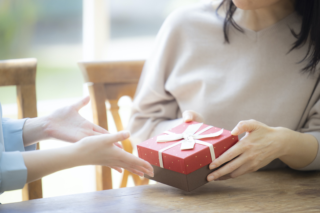 【予算8,000円】30代母親がもらって嬉しいプレゼントおすすめ15選!同世代の現役ママライターが厳選!コスメ・雑貨・家電などを紹介
