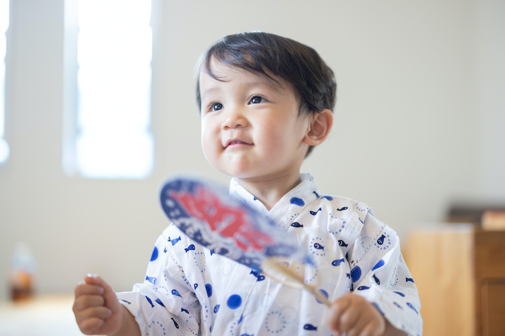 通気性が良く快適に過ごせるベビー甚平10選！ 女の子用・ロンパースタイプ・人気など子育て中のママライターが紹介◎