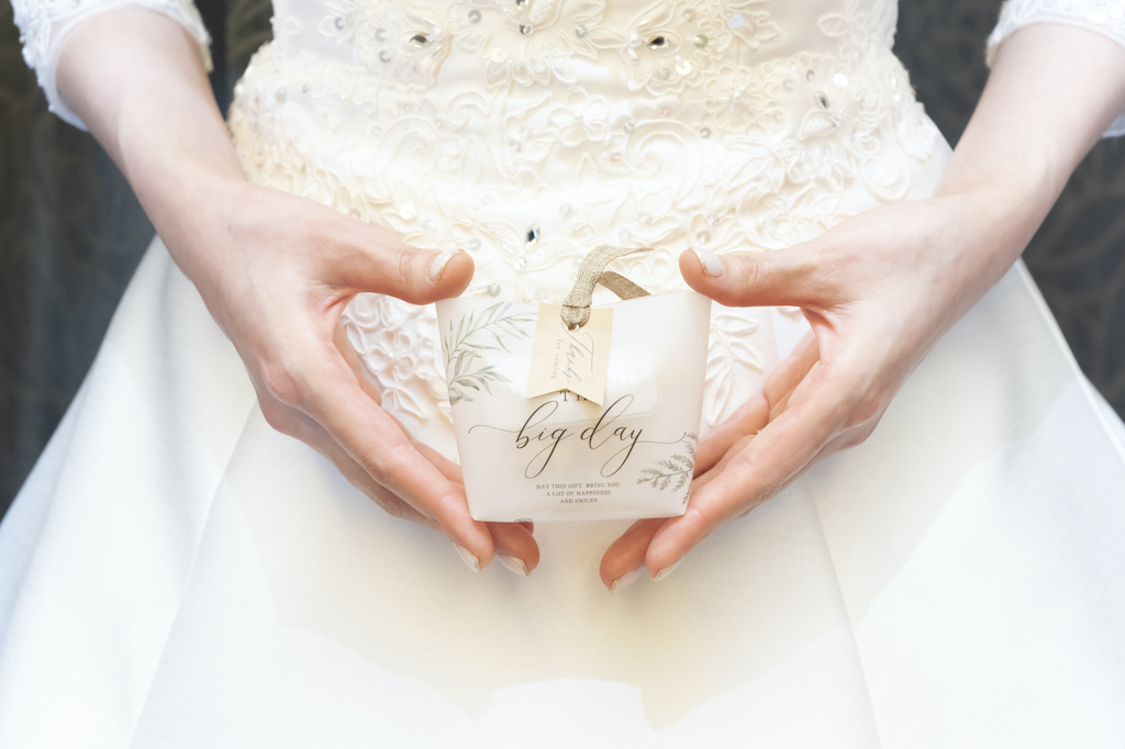 おすすめ結婚式向けプチギフト10選 予算500円以内でも貰って嬉しいおしゃれなアイテムを式場で働いていたプロが紹介 アニーお祝い体験マガジン By ギフトモール おすすめ結婚式向けプチギフト10選 予算500円以内でも貰って嬉しいおしゃれなアイテムを式場で働いていたプロが紹介 アニーお祝い体験マガジン By ギフトモール