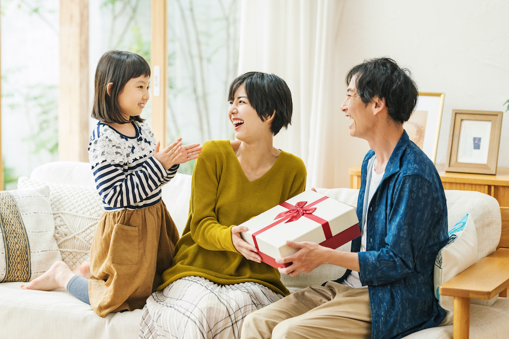 【予算9000円】30代の母親がもらって嬉しいプレゼントのおすすめ15選!美容グッズや実用的な家電など30代ママの筆者が紹介