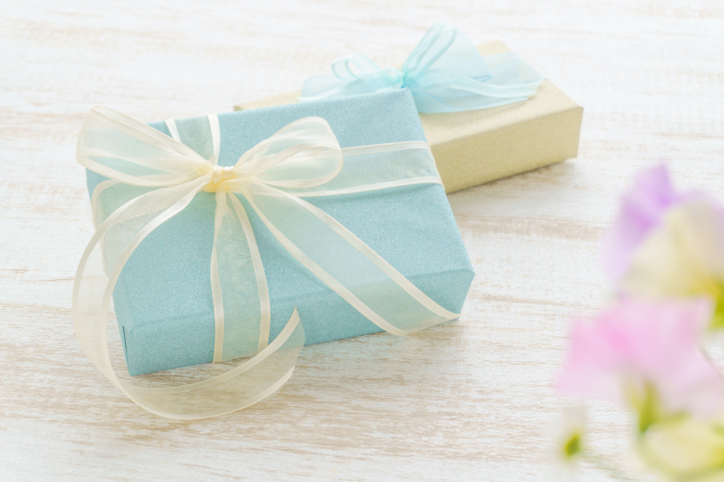 【予算1,000円以内】40代女友達がもらって嬉しいプレゼント15選!おしゃれな雑貨やコスメ・スイーツなどおすすめ品を同世代ライターが紹介
