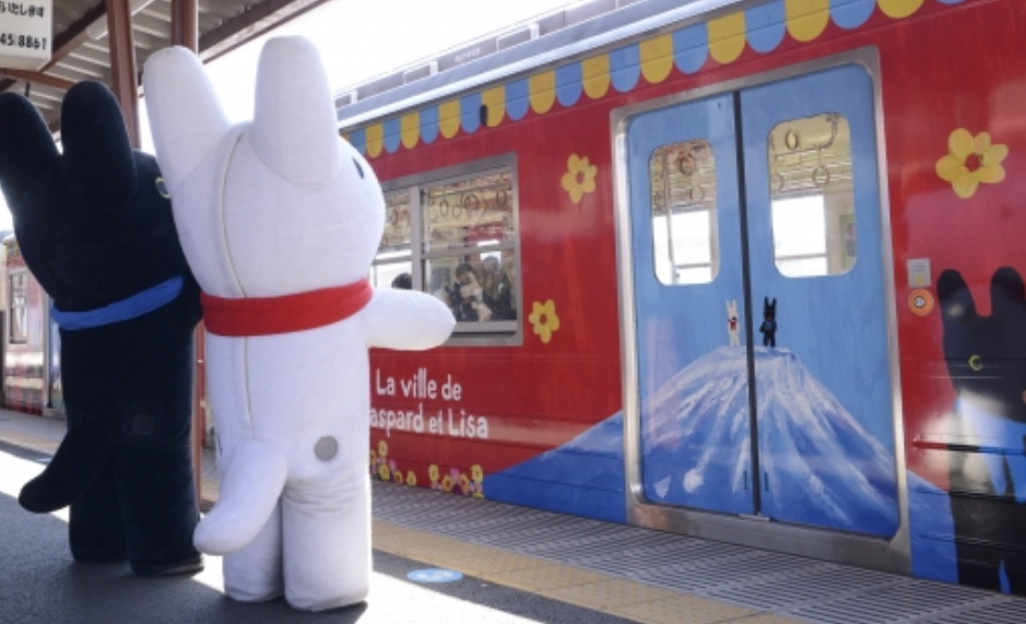 富士急ハイランドも富士急行「富士登山列車」