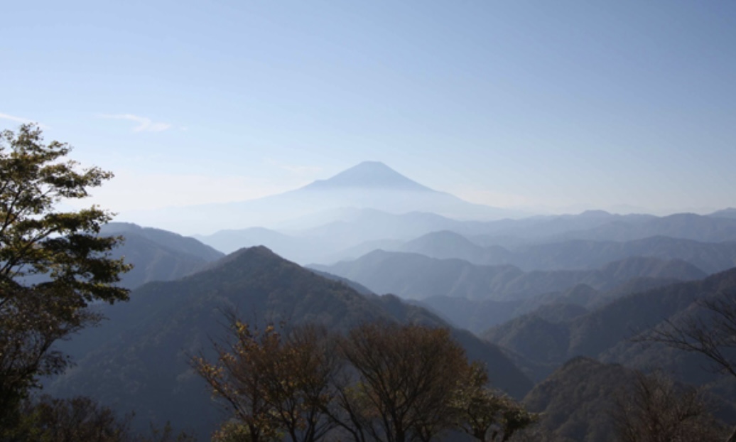 四季折々楽しめ山頂にはうどん有り「鍋割山」