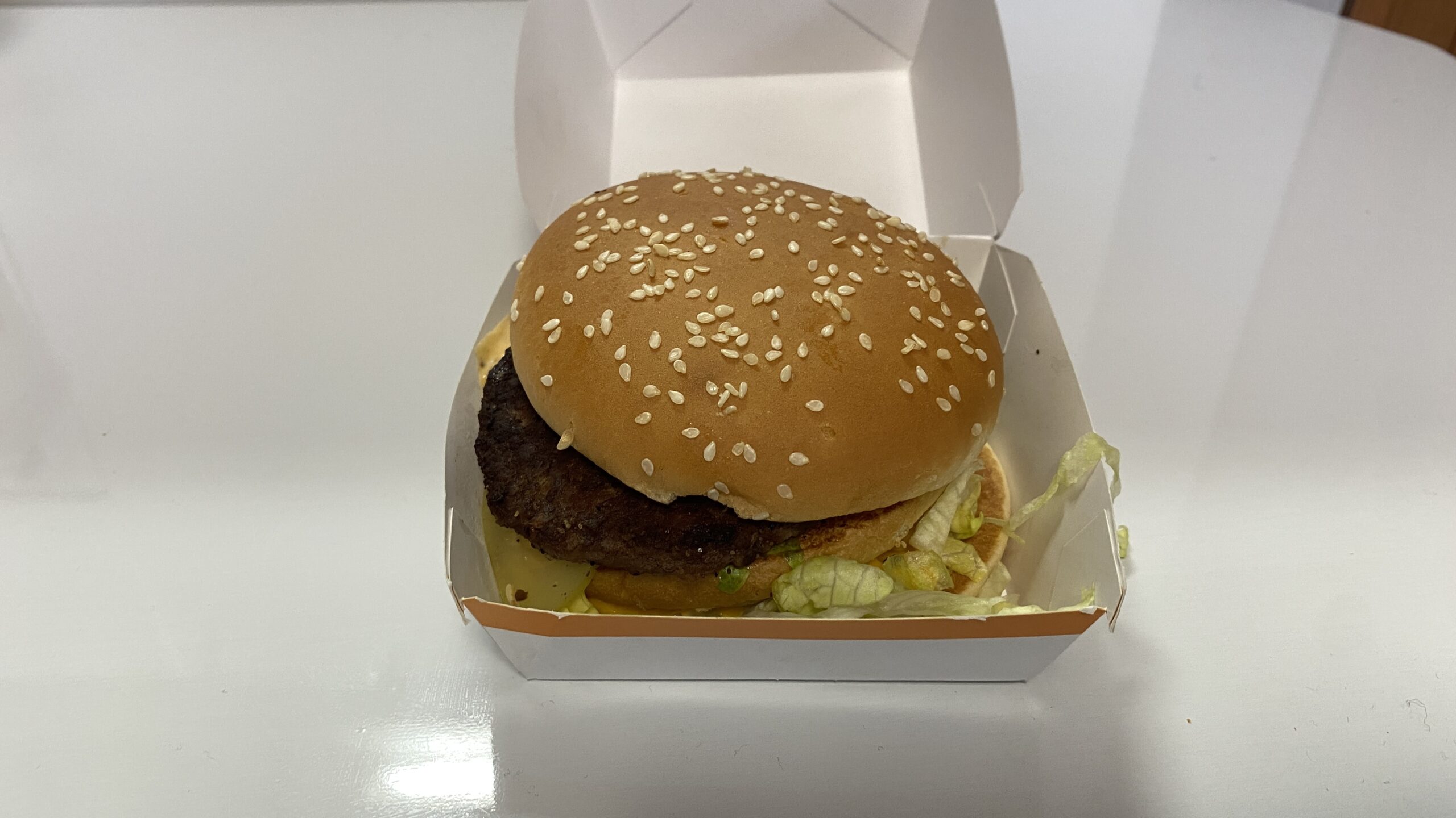 【マックの看板メニュー】ビッグマックを食べてみた感想！