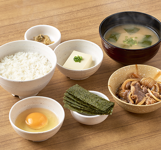 その1：ガッツリ肉派のあなたは”ミニすき焼き朝食”